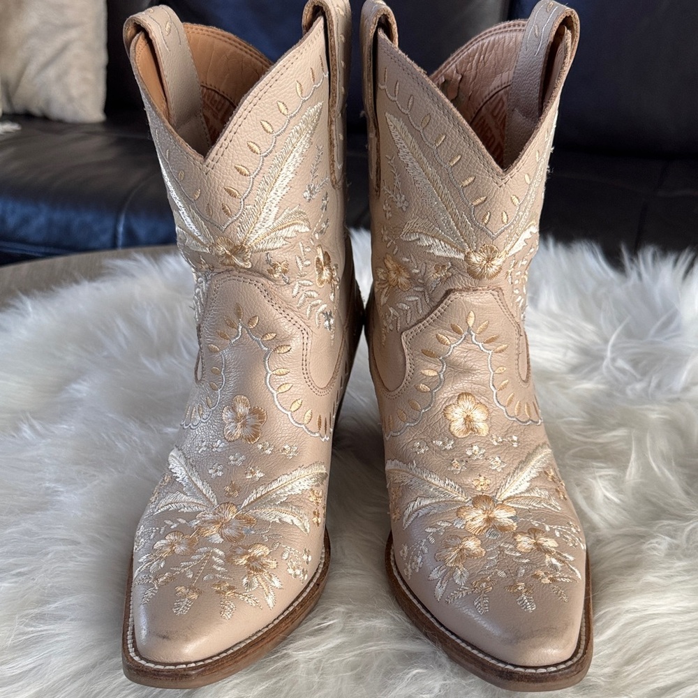 Dingo Floral Embroidered Cream Heeled Boots Sand AS IS size 7.5 - Picture 4 of 16